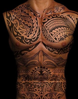  Tatouage maori, polynésien sur l'intégralité du torse